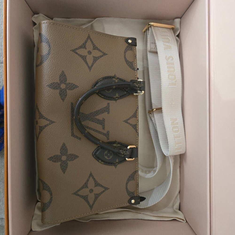 Authentic OnTheGo East West Chain Louis Vuitton
